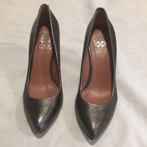 Vince Camuto Silver Snake skin high heel Pump Never Worn Like NEW Condition Sz 6